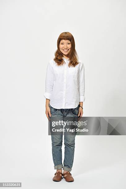 portrait of young woman,white background - frau mittellanges haar brünett stock-fotos und bilder