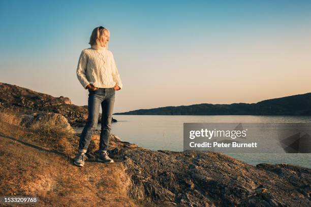 sunset at achmelvich beach, lochinver, scotland - achmelvich stock pictures, royalty-free photos & images