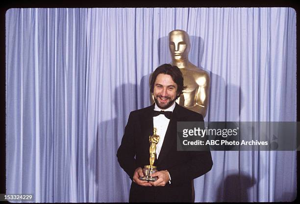 Backstage Coverage - Airdate: March 31, 1981. ROBERT DE NIRO WITH BEST ACTOR OSCAR FOR 'RAGING BULL'