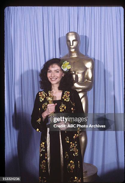Backstage Coverage - Airdate: March 31, 1981. MARY STEENBURGEN WITH BEST SUPPORTING ACTRESS OSCAR FOR 'MELVIN AND HOWARD'