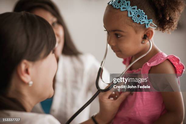 doctor showing girl how to use stethoscope - stethoscope child stock pictures, royalty-free photos & images