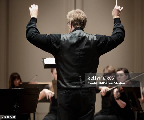 conductor leading orchestra - classical imagens e fotografias de stock