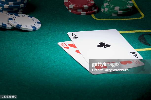 a blackjack hand displaying twenty-one - black jack hand stock-fotos und bilder