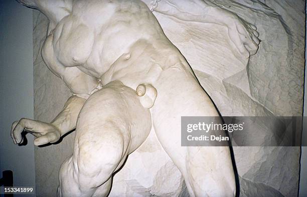 greek style statue of nude man - griechische statue stock-fotos und bilder