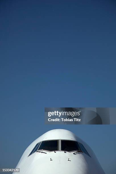 cockpit window of jumbo jet - plane front view stock pictures, royalty-free photos & images