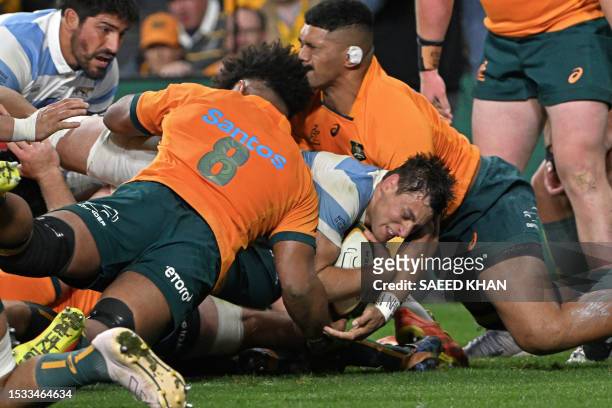 Argentina's Juan Martín González scores a try during the Rugby Championship match between Argentina and Australia at Commbank Stadium in Sydney on...