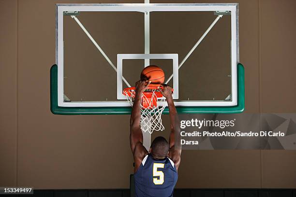 basketball player making a basket - making a basket imagens e fotografias de stock