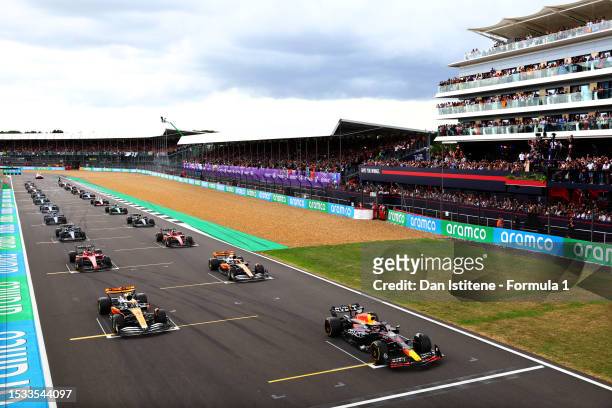 Max Verstappen of the Netherlands driving the Oracle Red Bull Racing RB19 and Lando Norris of Great Britain driving the McLaren MCL60 Mercedes line...