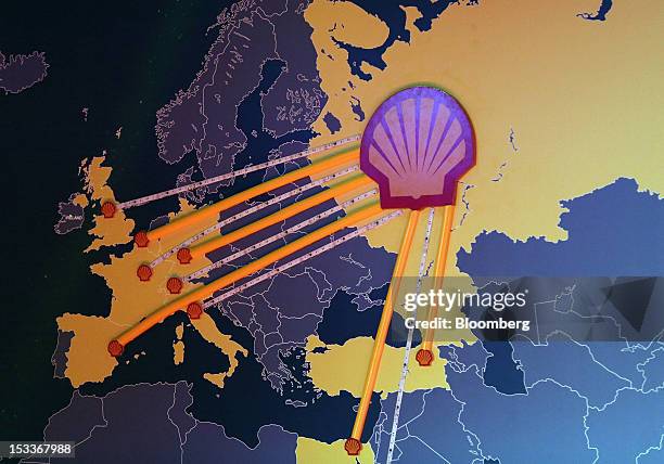 Oil Map Photos and Premium High Res Pictures - Getty Images
