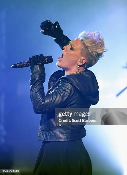 Pink Singer Pics 68 Pink Performs Live In Melbourne Stock Photos, High-Res Pictures, and ...