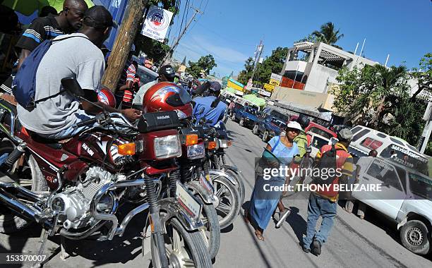 Cab Riders 77 Cab Haitian Stock Photos, High-Res Pictures, and Images - Getty Images