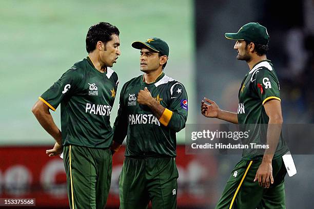 Bowler Umar Gul of Pakistan is advised by Captain Mohammad Hafeez at the last over during the ICC T20 World Cup cricket semi final match between Sri...