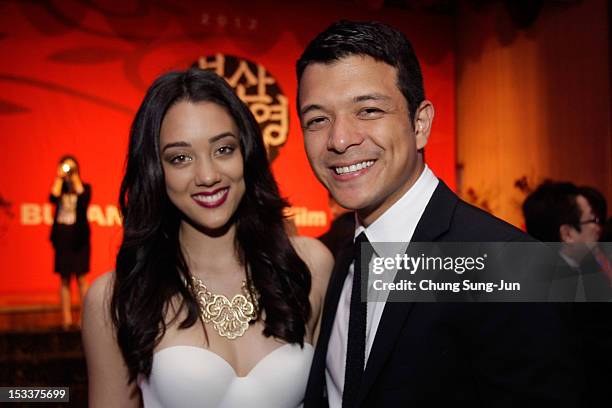 Actress Kim Jones poses with actor Jericho Rosales during the Opening  News Photo - Getty Images