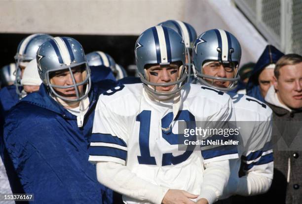 Championship: Closeup of Dallas Cowboys Lance Rentzel before "Ice Bowl" game vs Green Bay Packers at Lambeau Field. The official temperature at game...