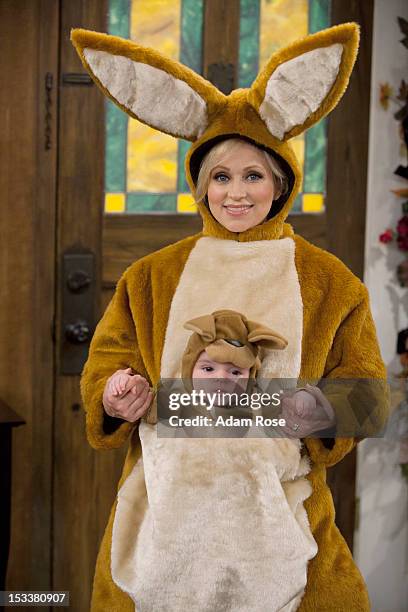 Le Halloween" - Amy dresses up like a kangaroo for Halloween, complete with a baby pouch for Toby and Charlie, while Bob goes in his exterminator...
