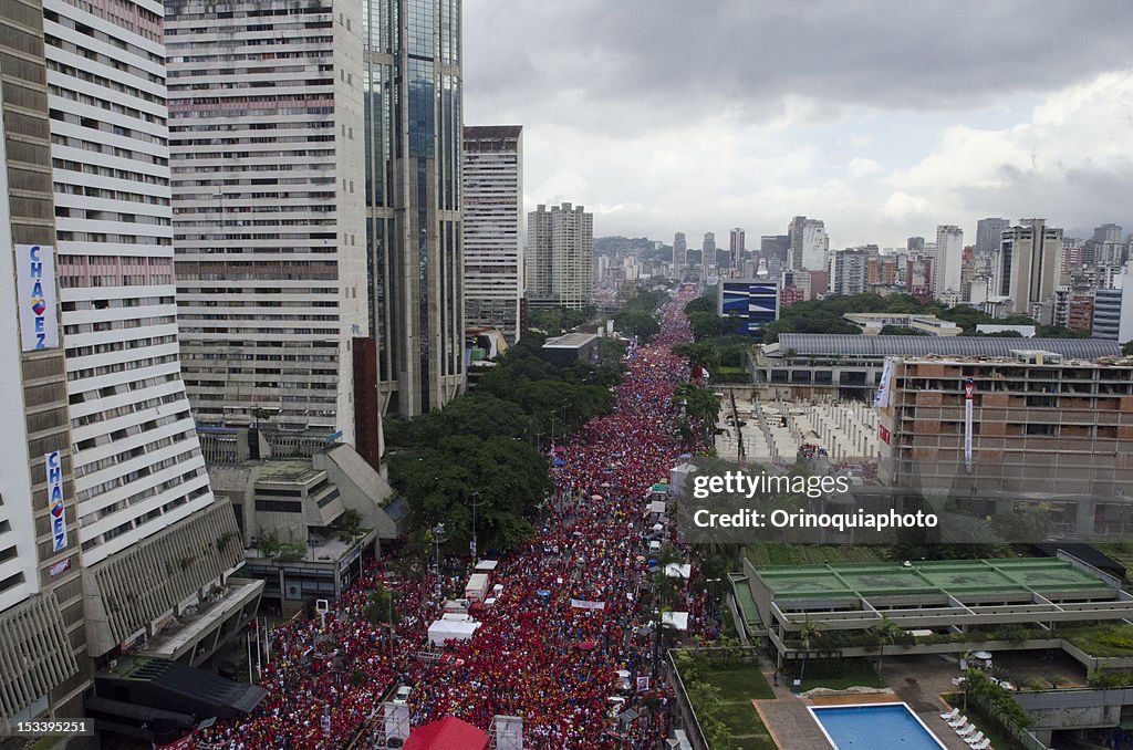 Closing Rally The crowd during the closing rally of the Venezuelan president Hugo ...