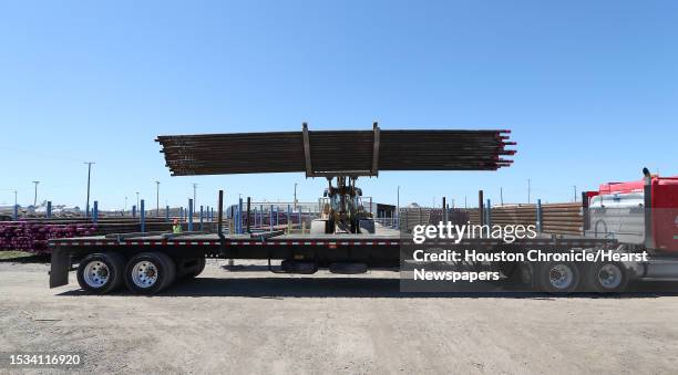 Casing Rig Trailer 88 Casing Pipe Stock Photos, High-Res Pictures, and Images - Getty Images