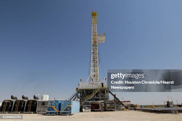 232 Texas Oil And Gas Drilling Rigs Stock Photos, High-Res Pictures ...