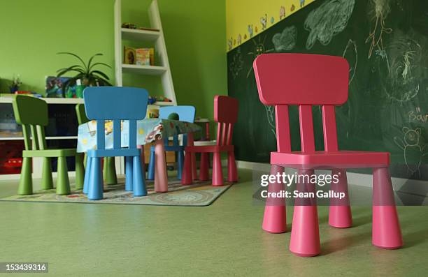 Children's table and chairs stand in the playroom of the "Jule" facility for single parents in Marzahn-Hellersdorf district on October 5, 2012 in...