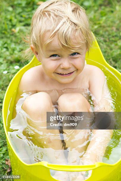 fun in garden - washing tub stockfoto's en -beelden
