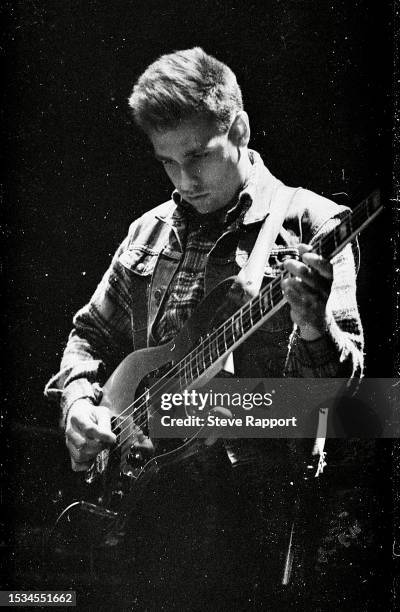 Les Pattinson of Echo and the Bunnymen, McGonagles, Dublin 3/31/82