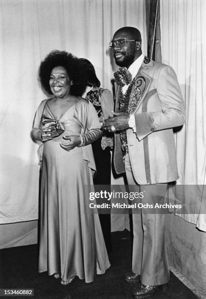 Roberta Flack (winner of Album of the Year for 'Killing me Softly With His Song' and Isaac Hayes pose backstage at the 16th Annual Grammy Awards on...