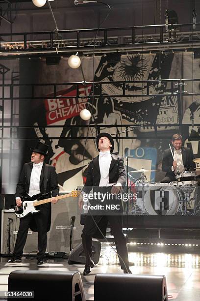 Episode 4330 -- Pictured: Dr. Matt Destruction , Howlin' Pelle Almqvist , Chris Dangerous of musical guests The Hives perform on October 5, 2012 --