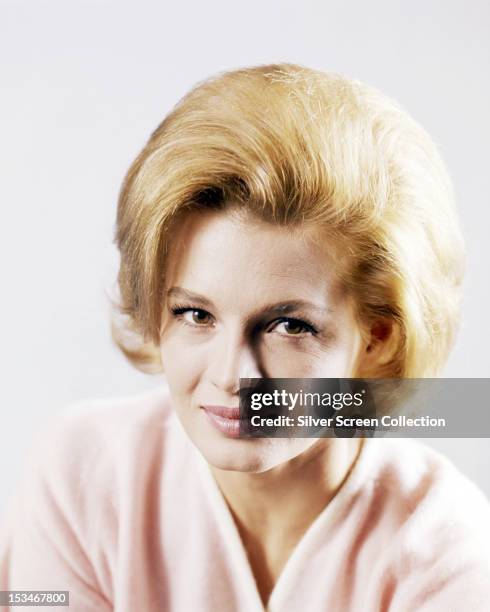 Angie 35 Angie Dickinson 1965 Stock Photos, High-Res Pictures, and Images ...
