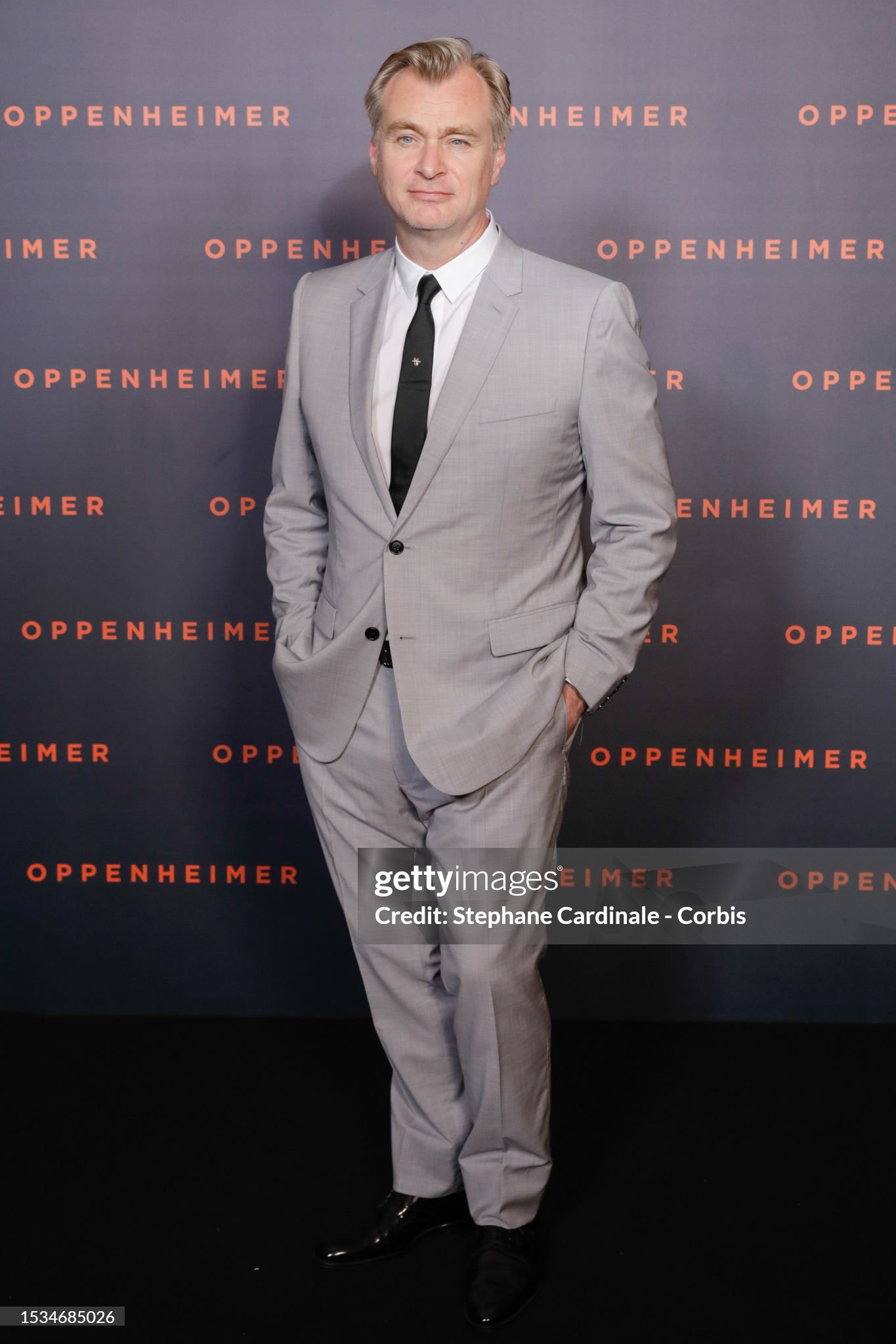 ¿Cuánto mide Christopher Nolan? - Altura - Real height Paris-france-christopher-nolan-attends-the-oppenheimer-premiere-at-cinema-le-grand-rex-on-july