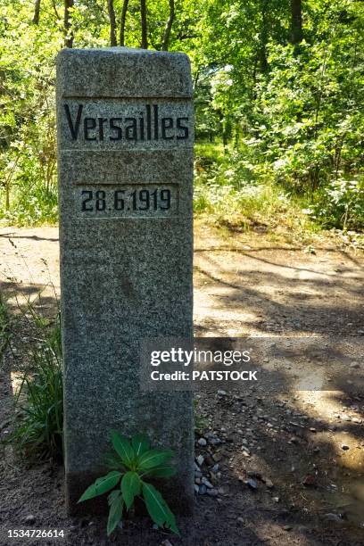 historic border post - 1919 imagens e fotografias de stock