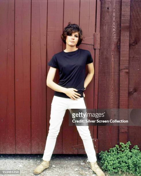 American actress Katharine Ross in white jeans and a dark t-shirt, circa 1965.