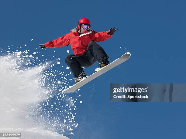 salto de snowboard - tabla de snowboard fotografías e imágenes de stock
