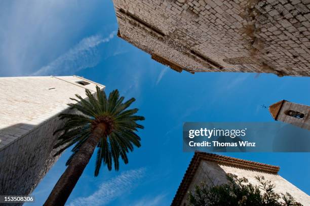 shops in saint-paul de vence - saint-paul-de-vence stock pictures, royalty-free photos & images