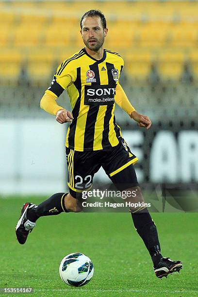 Andrew Durante of the Phoenix looks to pass during the round one A-League match between the Wellington Phoenix and Sydney FC at Westpac Stadium on...