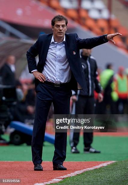 Head coach Slaven Bilic of FC Lokomotiv Moscow gestures during the Russian Premier League match between FC Lokomotiv Moscow and FC Kuban Krasnodar at...