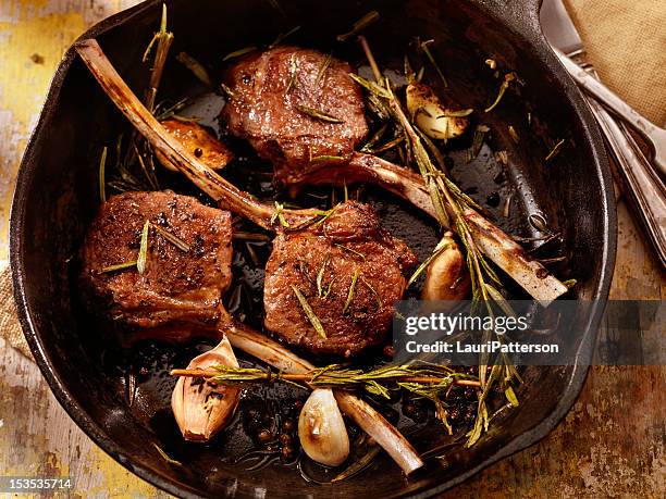 braised lamb chops - kalfsvlees stockfoto's en -beelden