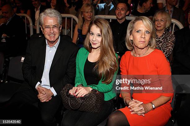 Frank Elstner sits with his daughter Enya and wife Britta at the 200th 'Wetten dass..?' show, at the ISS Dome on October 6, 2012 in Duesseldorf,...