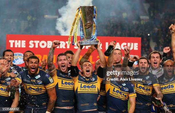 Kevin Sinfield of Leeds Rhinos lifts the trophy with his team mates following their victory at the end of the Stobart Super League Grand Final...