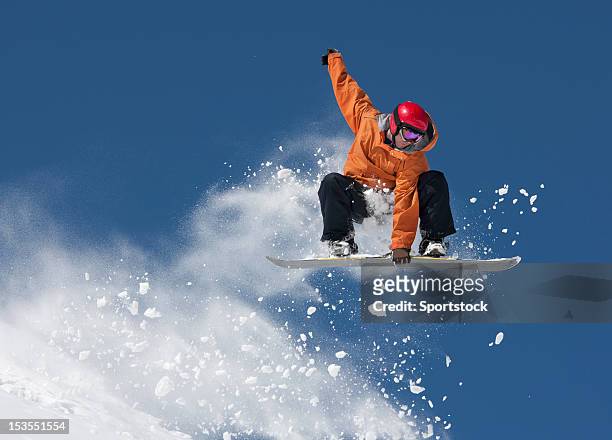 salto de snowboard - tabla de snowboard fotografías e imágenes de stock