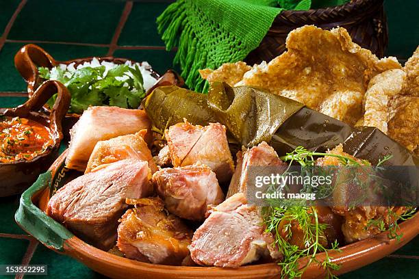 tradicional mexicana carnitas - pires imagens e fotografias de stock