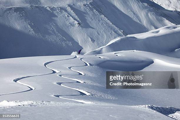 snowboard na neve fresca em pó, nova zelândia - powder snow imagens e fotografias de stock