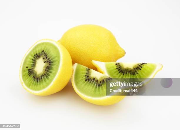 kiwi o limón - modificación genética fotografías e imágenes de stock