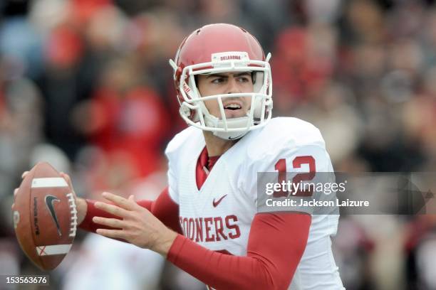 Quarterback Landry Jones of the Oklahoma Sooners throws a first half pass against the Texas Tech Red Raiders October 6, 2012 at Jones AT&T Stadium in...