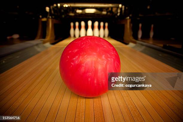 bolos americanos - bowling ball fotografías e imágenes de stock