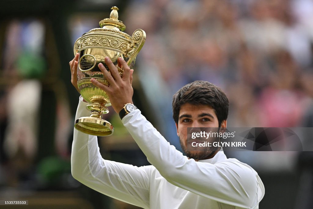 TOPSHOT-TENNIS-GBR-WIMBLEDON-TROPHY