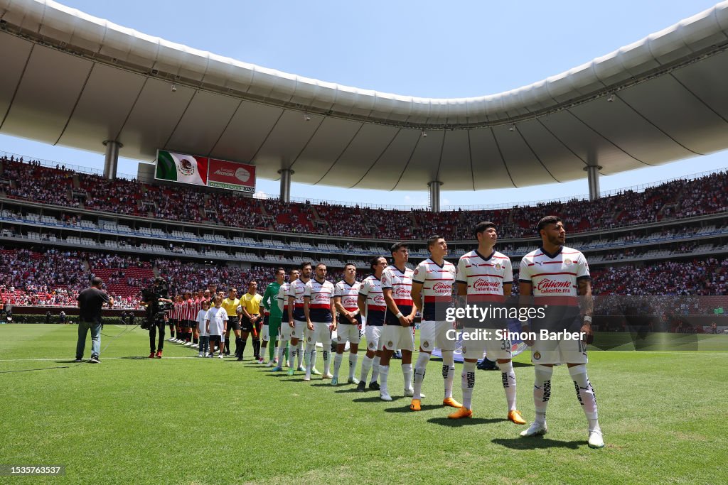 Players of Chivas and Athletic Club line up during the friendly match  News Photo - Getty Images