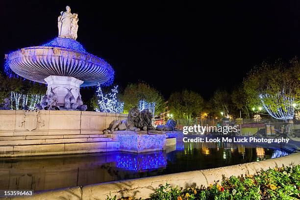 la rotonde fountain at night - aix en provence photos et images de collection