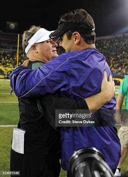 Head coach Steve Sarkisian shakes hands with head coach Chip Kelly of the Oregon Ducks after the game on October 6, 2012 at Autzen Stadium in Eugene,...