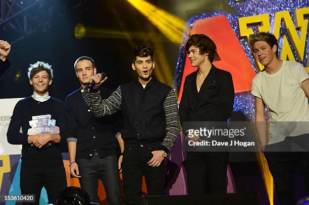 Liam Payne, Louis Tomlinson, Niall Horan, Zayn Malik and Harry Styles of One Direction accept an award onstage at the BBC Radio 1 Teen Awards 2012 at...