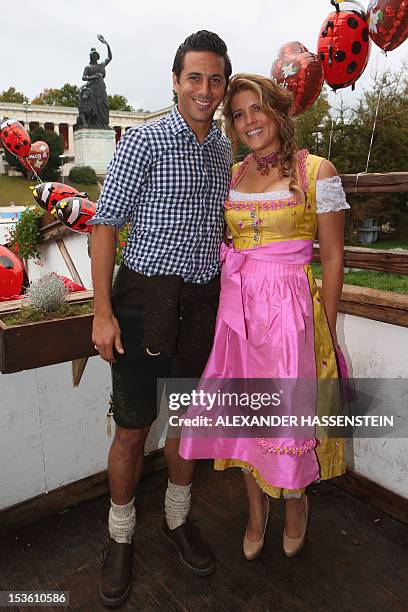 Bayern Munich's Peruvian striker Claudio Pizarro and attends with wife Karla Salcedo pose for photographers during the traditional visit by German...